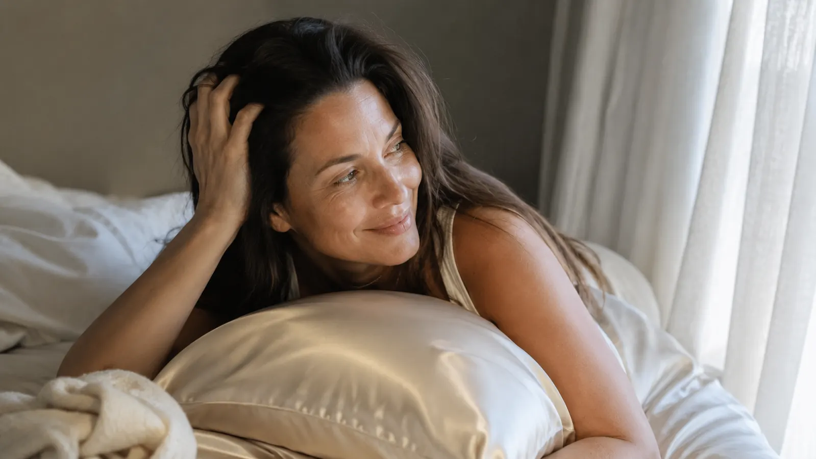 How to Stop Waking With Tangled Hair Using a Silk Pillowcase
